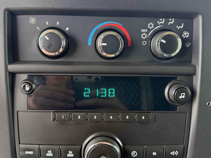 2010-chevrolet-cargo-van-image-19