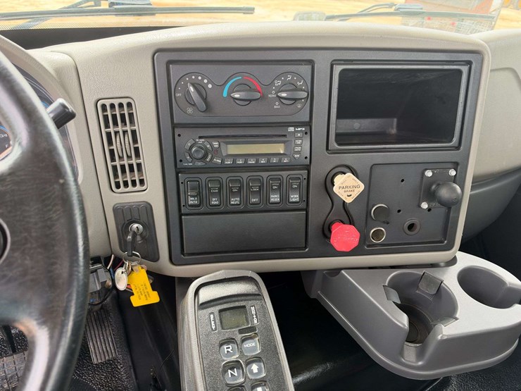 2010-international-transtar-8600-image-13
