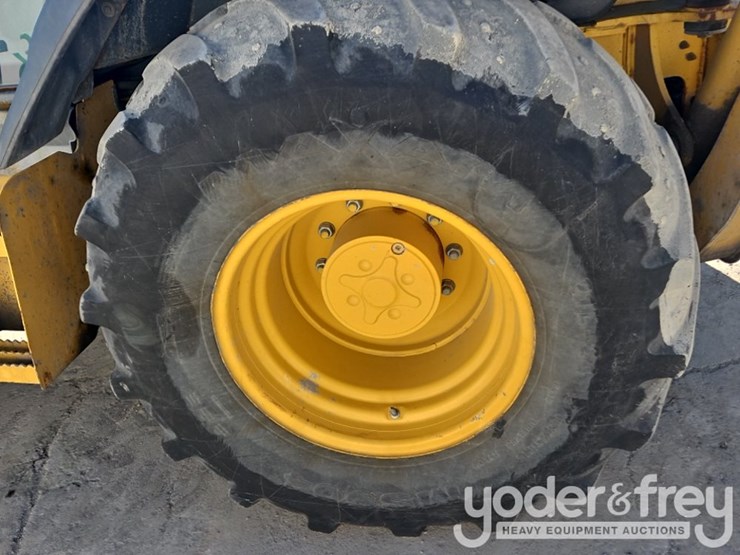 2018-deere-410l-image-12