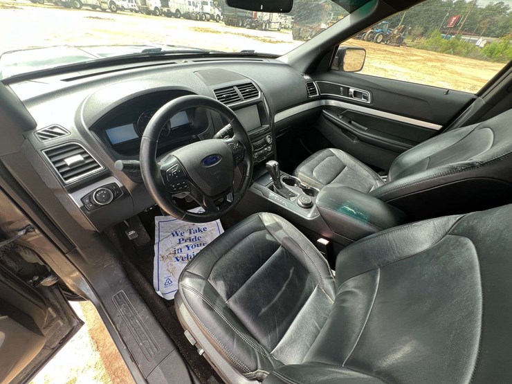 2016-ford-explorer-image-11