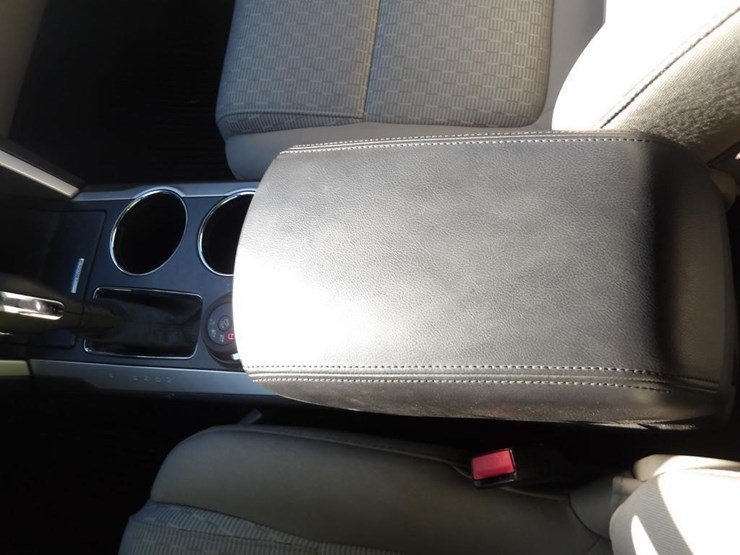2012-ford-explorer-xlt-image-19