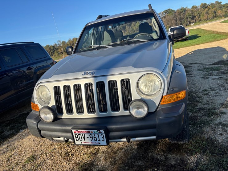 2005-jeep-liberty-image-2