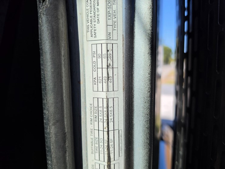 1999-peterbilt-379-image-50