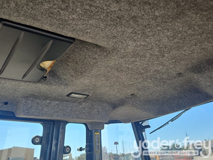 2018-deere-410l-image-34
