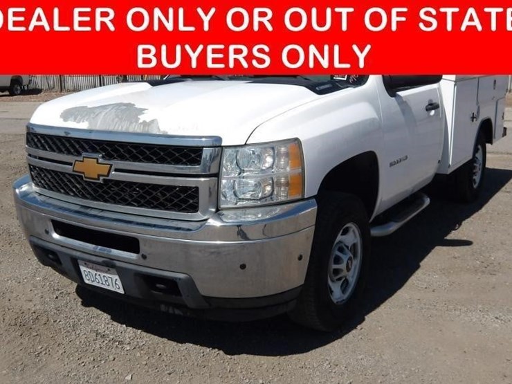 2013-chevrolet-silverado-utility-truck-image-1