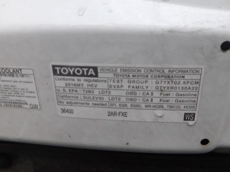 2016-toyota-rav4-xle-image-10