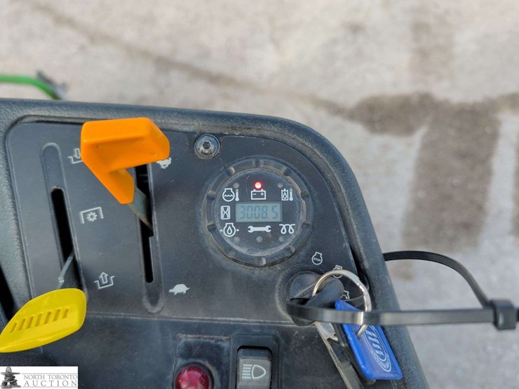 2015-john-deere-2500-image-19