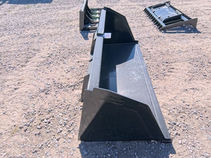 #3076-•-new-skid-steer-quick-attach-84-inch-jumbo-bucket-image-4