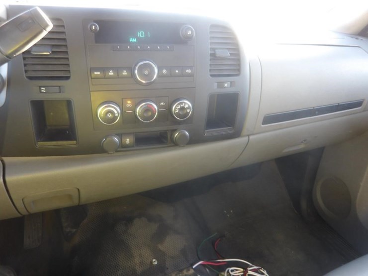 2013-chevrolet-2500-image-15