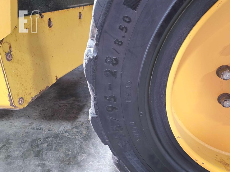 2018-caterpillar-tl642d-image-26