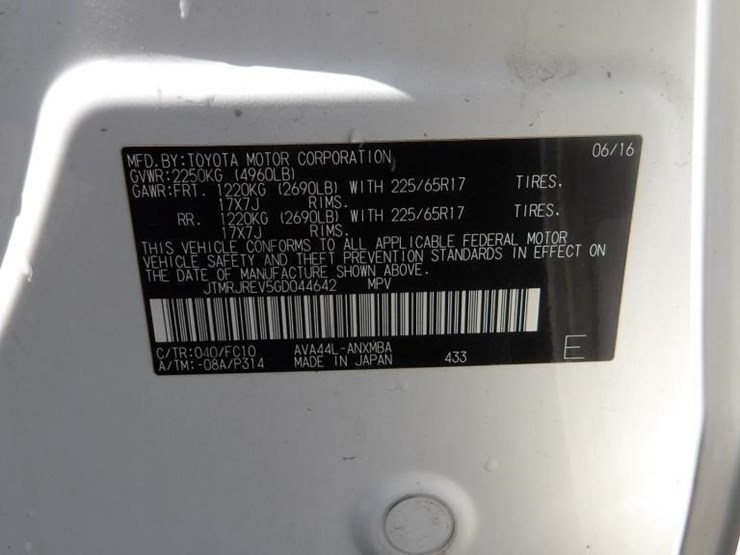 2016-toyota-rav4-xle-image-27