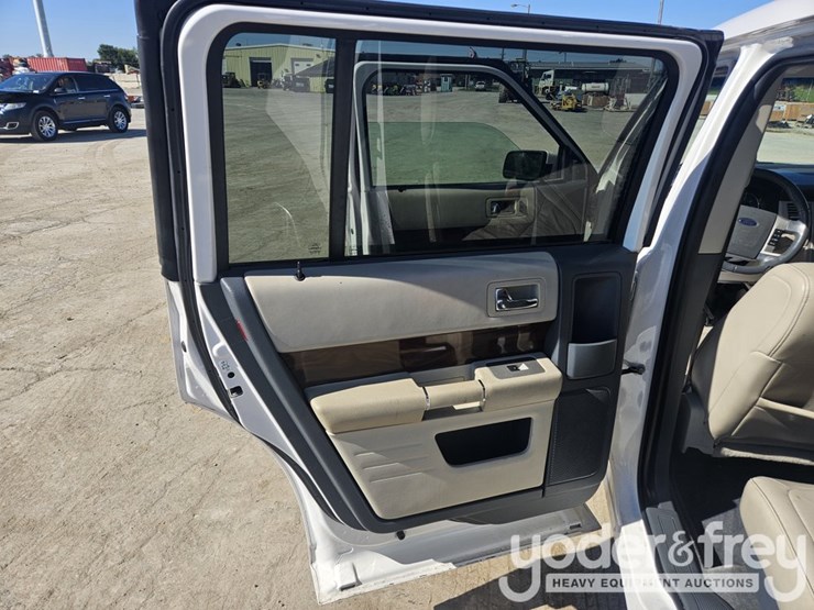 2009-ford-flex-image-29
