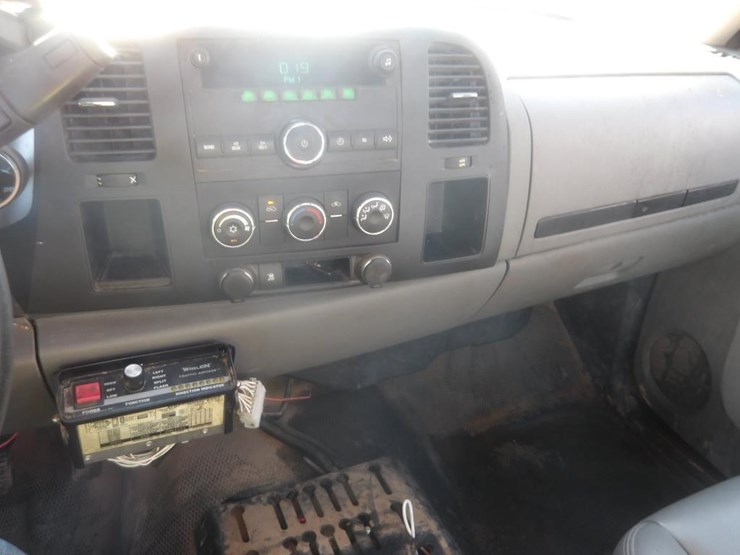2011-chevrolet-2500-image-16