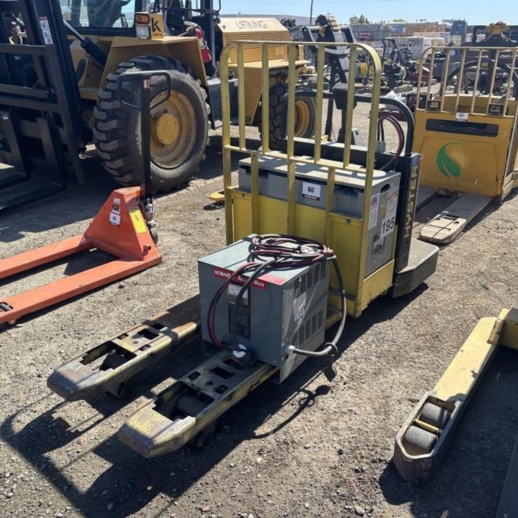 Hyster B60XT Pallet Lift