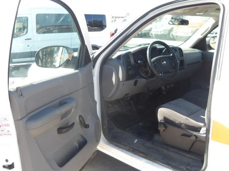 2009-chevrolet-silverado-pickup-truck-image-11