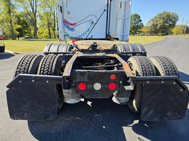 2001-freightliner-fld120-image-73