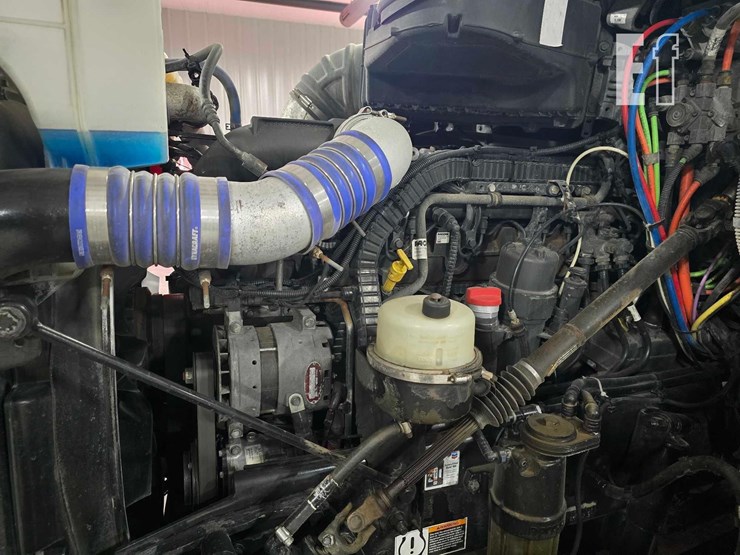 2021-peterbilt-579-image-23