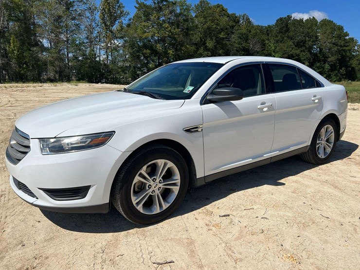 2016-ford-taurus-4-door-sedan-(101,832-miles)-image-1