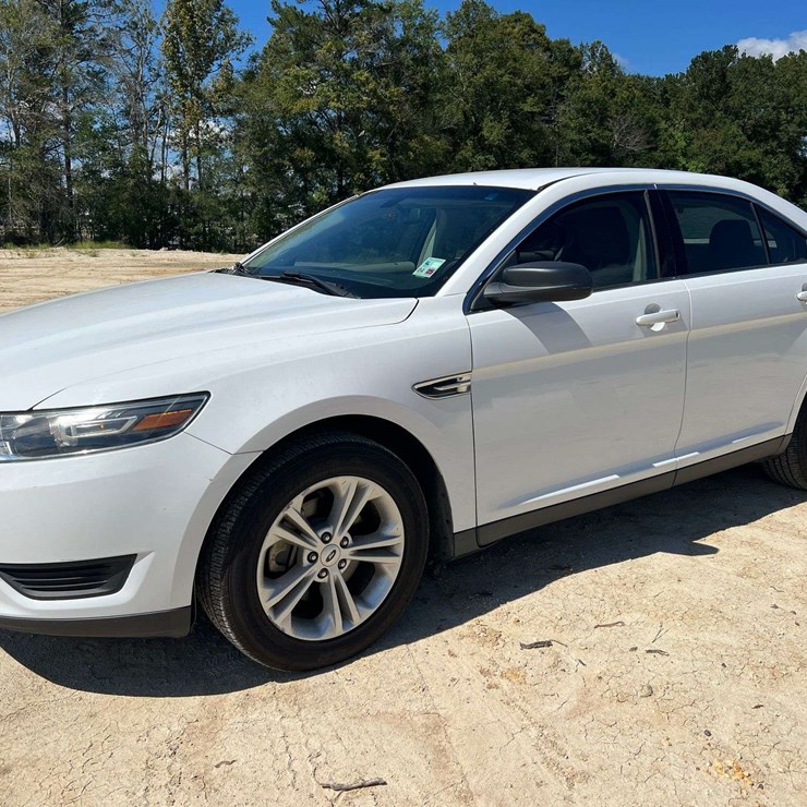2016 Ford Taurus 4-Door Sedan (101,832 Miles)