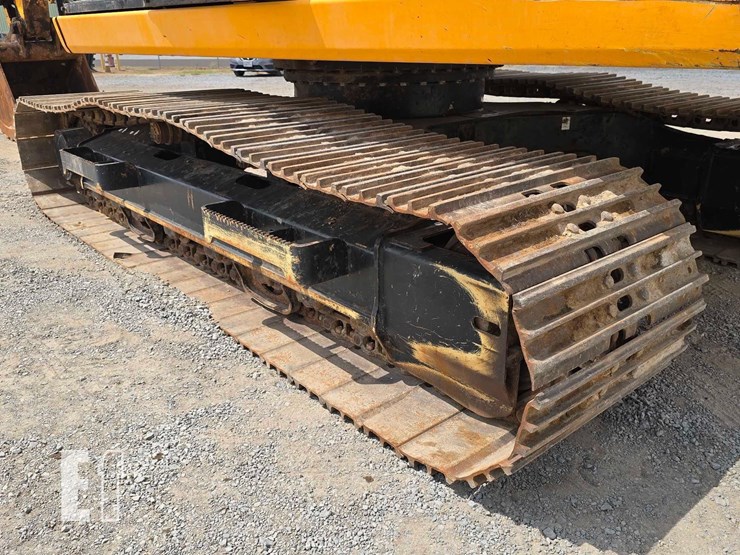2023-jcb-220x-lc-image-30
