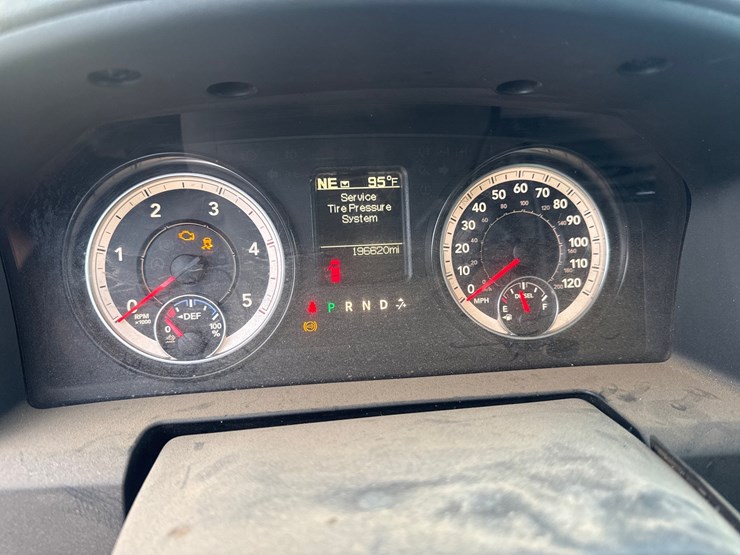 2016-dodge-3500-image-15