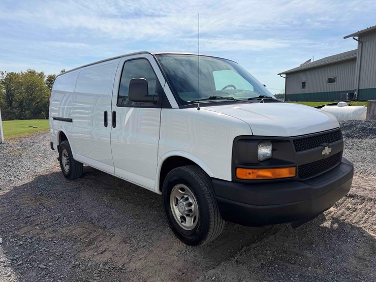 2010-chevrolet-cargo-van-image-7