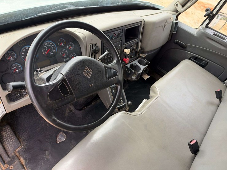 2013-international-durastar-4300-image-11