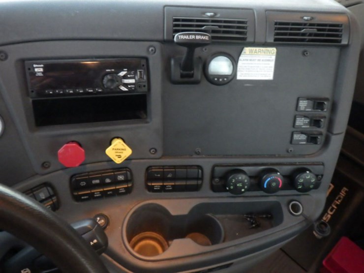 2018-freightliner-cascadia-125-image-17