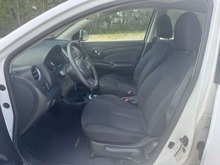2014-nissan-versa-sv-4dr-sedan---56,707-actual-miles-image-10