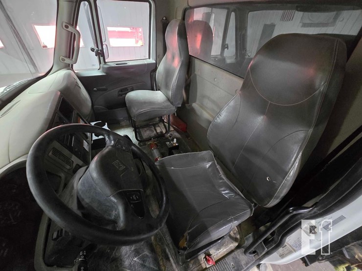 2018-international-durastar-4300-image-11
