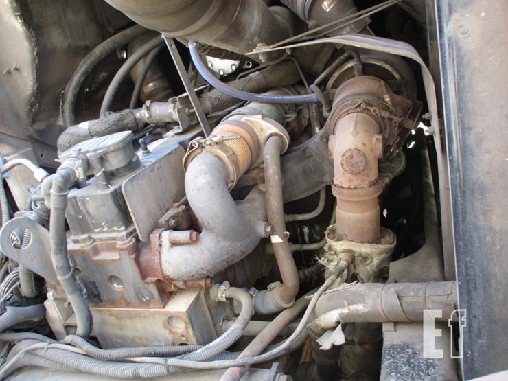 2010-peterbilt-320-image-6
