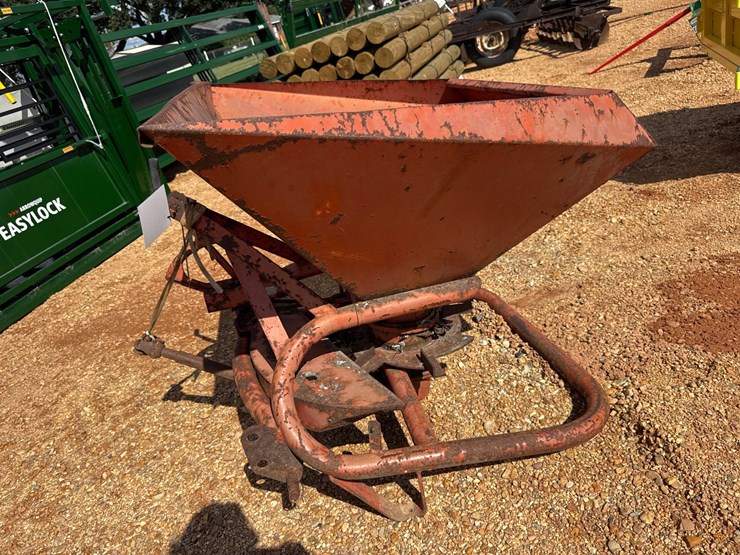 #8186-•-3ph-seed-spreader-image-2