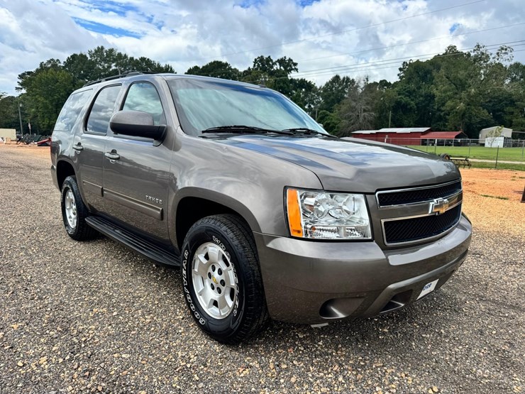 2011-chevrolet-tahoe-image-7