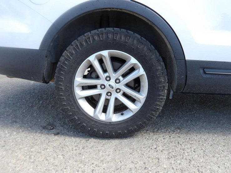 2016-ford-explorer-image-6