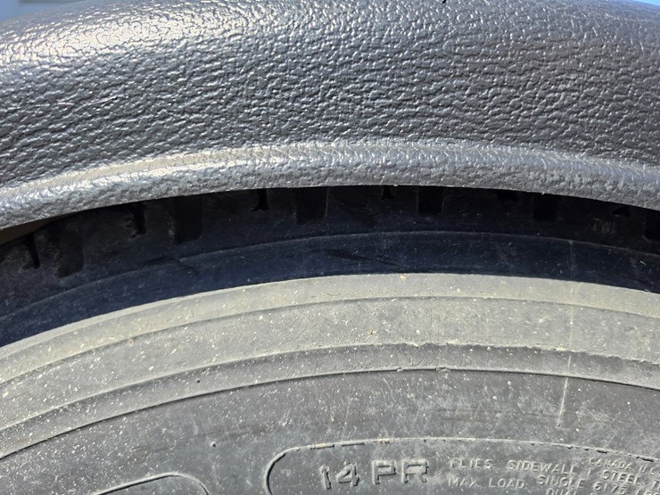 2001-freightliner-fld120-image-103