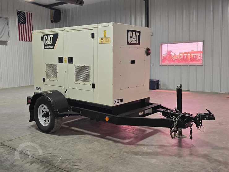 2015-caterpillar-xq30-8-image-2