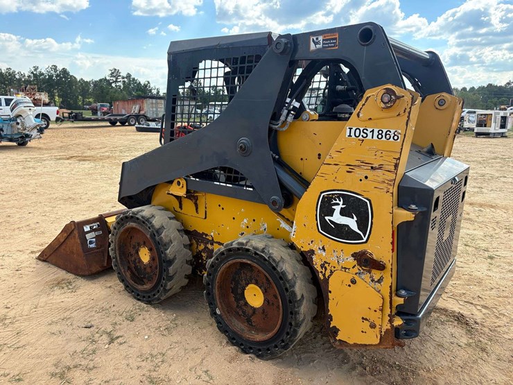 2021-john-deere-318-image-2
