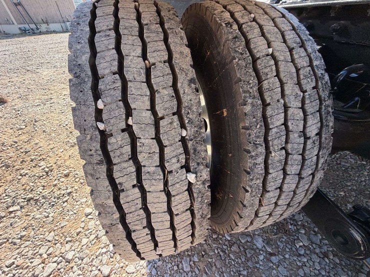 2024-kenworth-t880-image-20