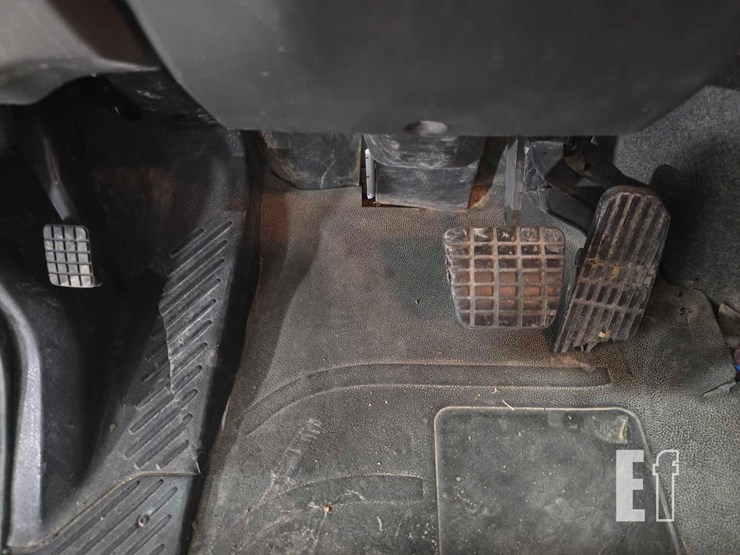 2016-freightliner-m2-106-image-11