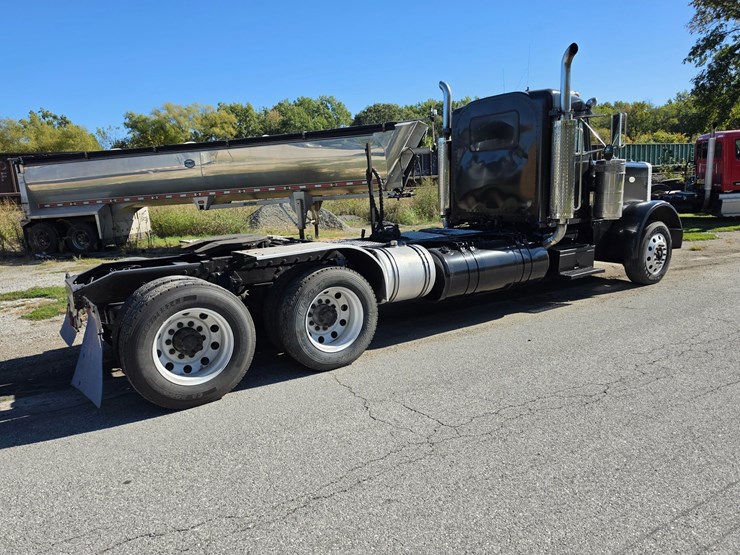 1999-peterbilt-379-image-15
