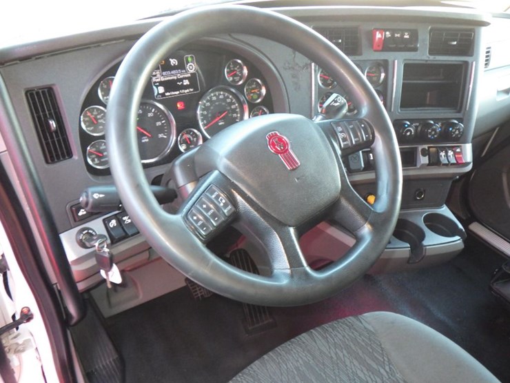 2021-kenworth-t680-image-14