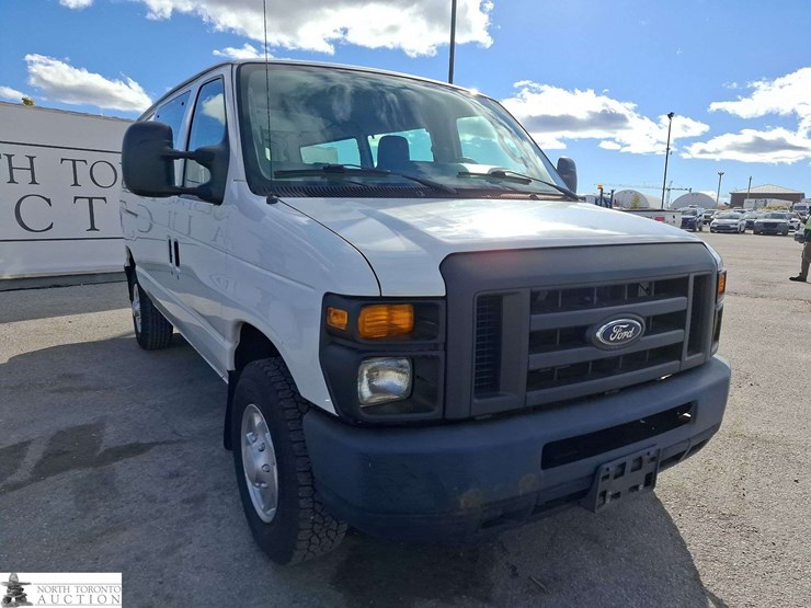 2013-ford-cargo-image-3