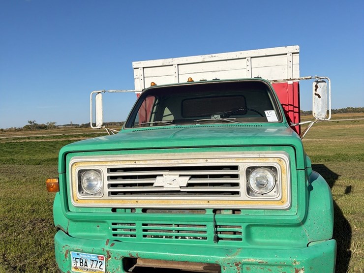 1975-single-axle-366-4+2,-box-&-hoist,-starts,-runs,-operates-as-it-should-image-5