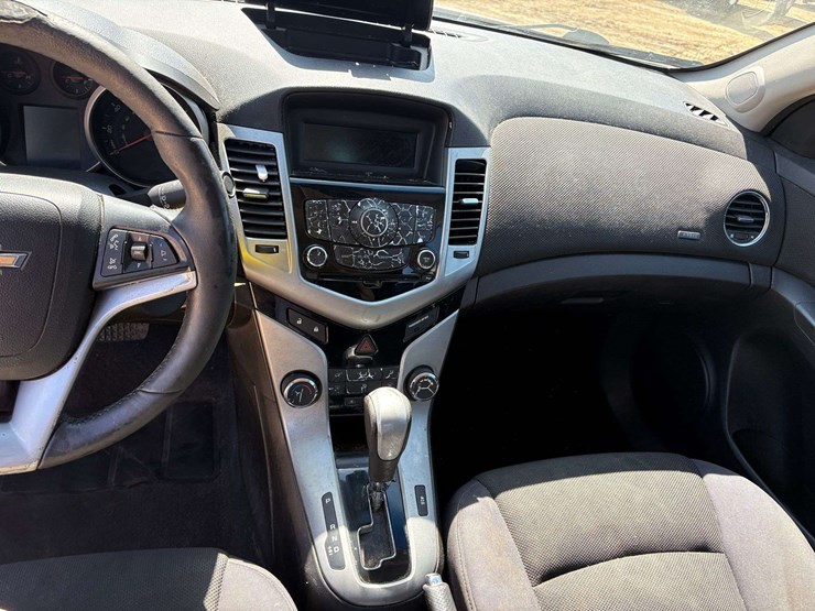 2012-chevrolet-cruz-4-door-sedan-(111,038-miles)-image-11