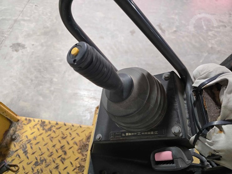 caterpillar-cb24b-image-22