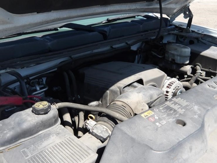 2013-chevrolet-silverado-utility-truck-image-9
