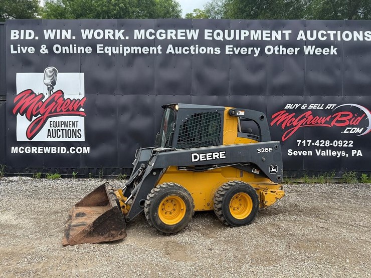2016-deere-326e-image-1