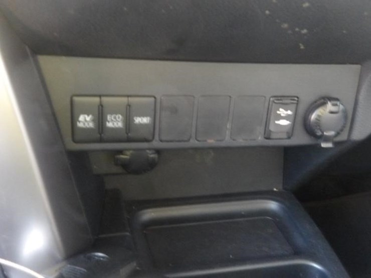 2016-toyota-rav4-xle-image-20