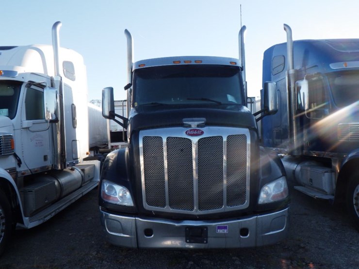 2015-peterbilt-579-image-2