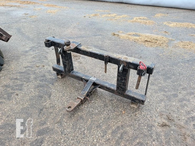 skid-steer-hitch-attachment-image-3